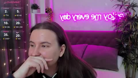 Snapshot of katyaneilson chatting on 05-18-26, 08:20 Kate online show from 05-18-26, 08:20