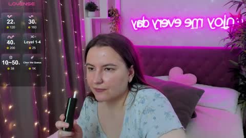 Snapshot of katyaneilson chatting on 06-06-26, 06:18 Kate online show from 06-06-26, 06:18