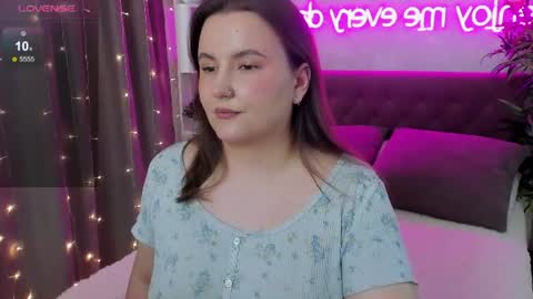 Snapshot of katyaneilson chatting on 06-18-26, 09:14 Kate online show from 06-18-26, 09:14