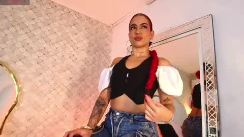 Snapshot of katyjackson chatting on 05-27-26, 02:25 katyjackson online show from 05-27-26, 02:25