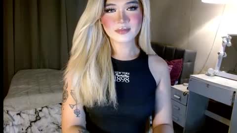 Snapshot of katykiat chatting on 10-19-25, 08:53 katykiat online show from 10-19-25, 08:53