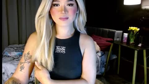 Snapshot of katykiat chatting on 10-26-25, 11:09 katykiat online show from 10-26-25, 11:09