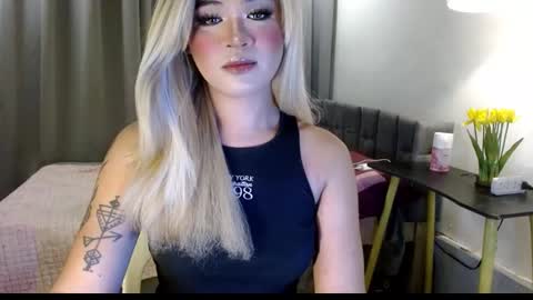 Snapshot of katykiat chatting on 11-18-25, 07:18 katykiat online show from 11-18-25, 07:18