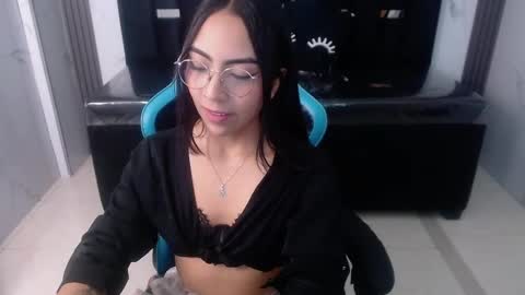 Snapshot of katyrider_a chatting on 09-27-25, 01:38 katyrider_a online show from 09-27-25, 01:38