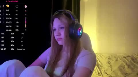 Snapshot of kayceefroehner chatting on 06-15-26, 03:25 Amia online show from 06-15-26, 03:25
