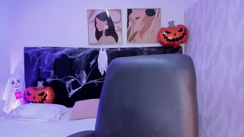 Kayla  online show from 10-31-25, 11:22