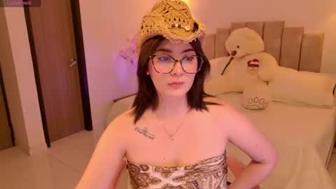 Snapshot of kaylacollins1 chatting on 06-20-26, 10:45 Kayla online show from 06-20-26, 10:45