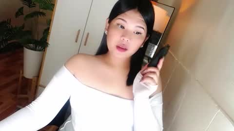 Snapshot of kayleepinay chatting on 01-06-26, 04:21 Y O U R F U T U R E K A Y L E E online show from 01-06-26, 04:21