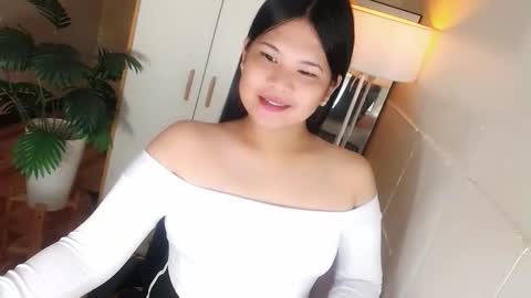 Snapshot of kayleepinay chatting on 01-13-26, 05:51 Y O U R F U T U R E K A Y L E E online show from 01-13-26, 05:51