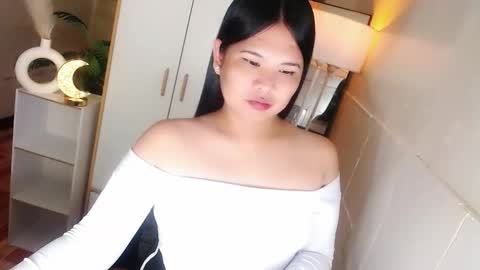 Snapshot of kayleepinay chatting on 01-14-26, 06:35 Y O U R F U T U R E K A Y L E E online show from 01-14-26, 06:35