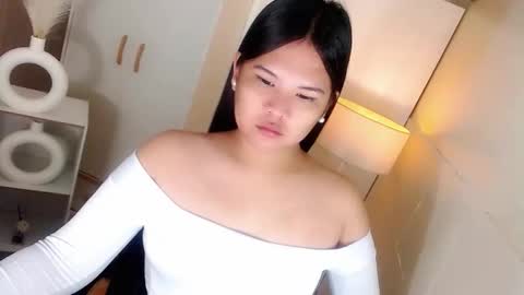 Snapshot of kayleepinay chatting on 02-24-26, 07:12 Y O U R F U T U R E K A Y L E E online show from 02-24-26, 07:12