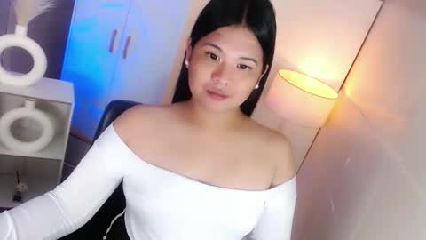 Snapshot of kayleepinay chatting on 03-01-26, 04:53 Y O U R F U T U R E K A Y L E E online show from 03-01-26, 04:53