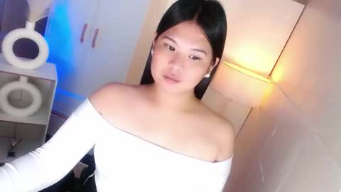 Snapshot of kayleepinay chatting on 03-06-26, 06:48 Y O U R F U T U R E K A Y L E E online show from 03-06-26, 06:48