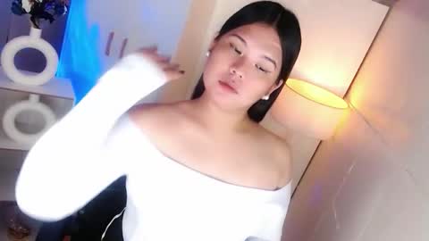 Snapshot of kayleepinay chatting on 03-07-26, 06:38 Y O U R F U T U R E K A Y L E E online show from 03-07-26, 06:38