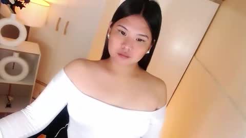 Snapshot of kayleepinay chatting on 03-08-26, 06:01 Y O U R F U T U R E K A Y L E E online show from 03-08-26, 06:01