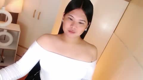 Snapshot of kayleepinay chatting on 03-09-26, 05:06 Y O U R F U T U R E K A Y L E E online show from 03-09-26, 05:06