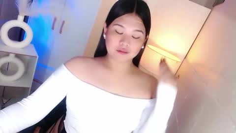 Snapshot of kayleepinay chatting on 03-18-26, 06:11 Y O U R F U T U R E K A Y L E E online show from 03-18-26, 06:11