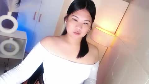 Snapshot of kayleepinay chatting on 03-25-26, 09:54 Y O U R F U T U R E K A Y L E E online show from 03-25-26, 09:54