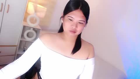 Snapshot of kayleepinay chatting on 04-09-26, 12:10 Y O U R F U T U R E K A Y L E E online show from 04-09-26, 12:10