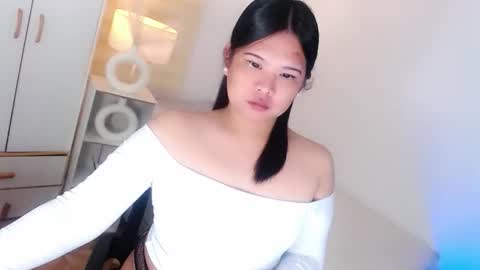 Snapshot of kayleepinay chatting on 04-09-26, 05:07 Y O U R F U T U R E K A Y L E E online show from 04-09-26, 05:07