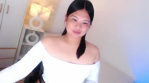 Snapshot of kayleepinay chatting on 04-16-26, 04:08 Y O U R F U T U R E K A Y L E E online show from 04-16-26, 04:08