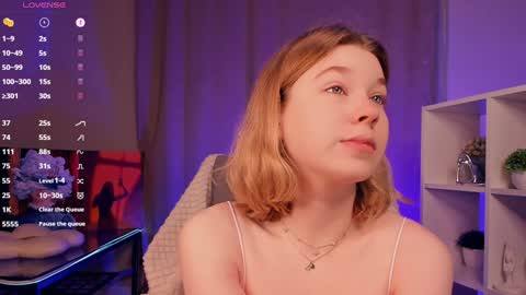 Snapshot of kaylisse chatting on 10-19-25, 08:37 Hi Im Arina 3 online show from 10-19-25, 08:37