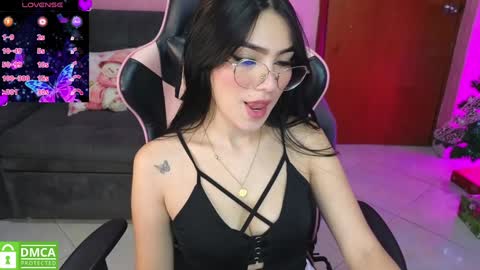 Snapshot of keeiity_moon chatting on 12-14-24, 02:10 keeiity_moon online show from 12-14-24, 02:10