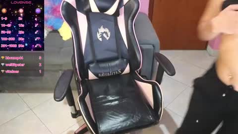 Snapshot of keeiity_moon chatting on 02-15-25, 02:00 keeiity_moon online show from 02-15-25, 02:00