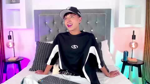 Snapshot of keen_nico chatting on 02-13-26, 01:18 nico online show from 02-13-26, 01:18