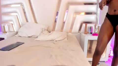 Snapshot of keishaconie chatting on 02-10-26, 08:24 Ebony - Keisha online show from 02-10-26, 08:24