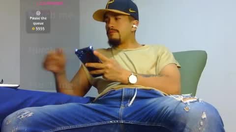 Snapshot of keivid_2303 chatting on 07-14-26, 03:33 david online show from 07-14-26, 03:33
