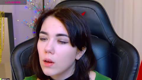 Snapshot of kelly_fooxx chatting on 12-16-25, 09:47 Kelly online show from 12-16-25, 09:47