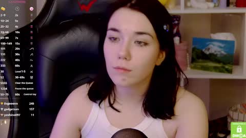 Snapshot of kelly_fooxx chatting on 03-22-26, 01:47 Kelly online show from 03-22-26, 01:47