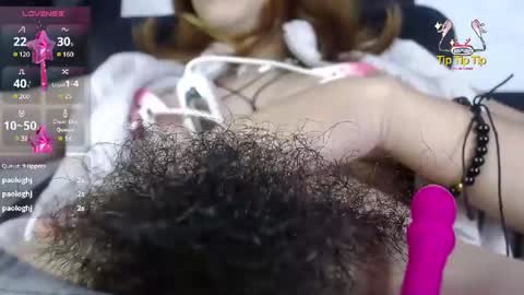 Snapshot of kelly_queenpussy chatting on 12-31-24, 05:07 KEY online show from 12-31-24, 05:07