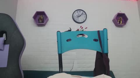 Snapshot of kelly_queenpussy chatting on 03-02-25, 08:40 KEY online show from 03-02-25, 08:40