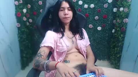 Snapshot of kelly_queenpussy chatting on 10-20-25, 07:03 KEY online show from 10-20-25, 07:03