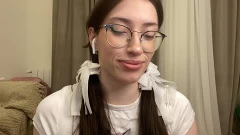 Snapshot of kellyberry__ chatting on 12-15-25, 06:01 Kelly online show from 12-15-25, 06:01