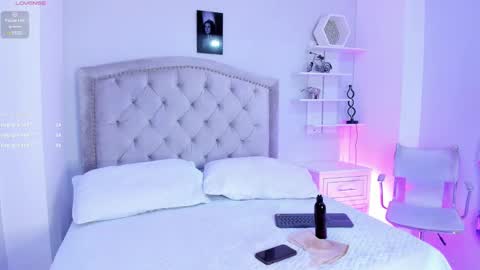 Snapshot of kellymillian_ chatting on 12-14-24, 07:03 kellyMillian online show from 12-14-24, 07:03