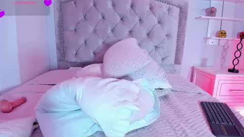 Snapshot of kellymillian_ chatting on 12-27-24, 05:48 kellyMillian online show from 12-27-24, 05:48