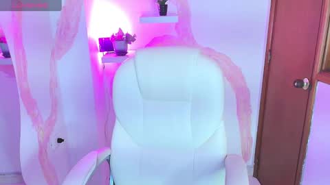 Snapshot of kellymillian_ chatting on 01-24-25, 07:49 kellyMillian online show from 01-24-25, 07:49