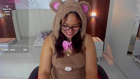 KELLY online show from 11-25-25, 04:01