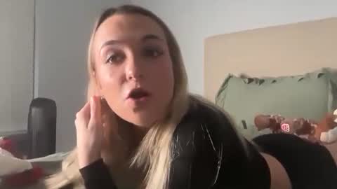 Snapshot of kelseyblu chatting on 02-16-26, 11:34 Kelsey Blu online show from 02-16-26, 11:34