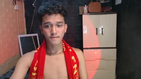 Snapshot of ken_bigcockxx chatting on 02-05-25, 11:34 Ken online show from 02-05-25, 11:34