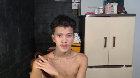 Snapshot of ken_bigcockxx chatting on 02-17-25, 08:41 Ken online show from 02-17-25, 08:41