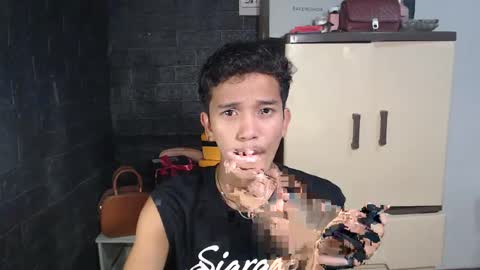 Snapshot of ken_bigcockxx chatting on 02-18-25, 10:38 Ken online show from 02-18-25, 10:38