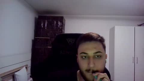 Snapshot of kenan_10 chatting on 05-04-26, 12:39 kenan online show from 05-04-26, 12:39