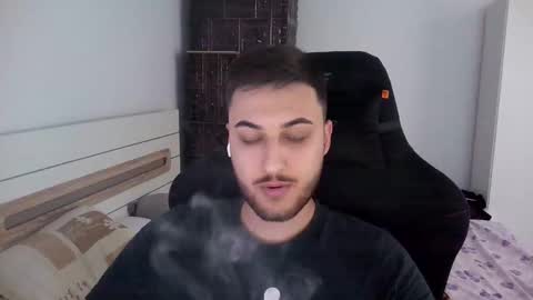 Snapshot of kenan_10 chatting on 06-04-26, 12:33 kenan online show from 06-04-26, 12:33