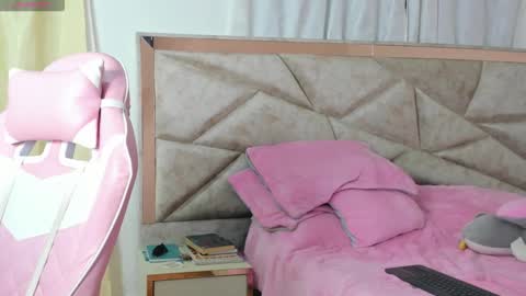 Snapshot of kendal_hot1 chatting on 10-23-25, 10:41 Aleja3 online show from 10-23-25, 10:41