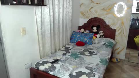 kendall  online show from 11-25-25, 05:40