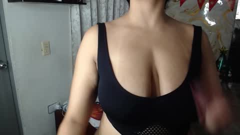 kendall  online show from 12-19-25, 05:47